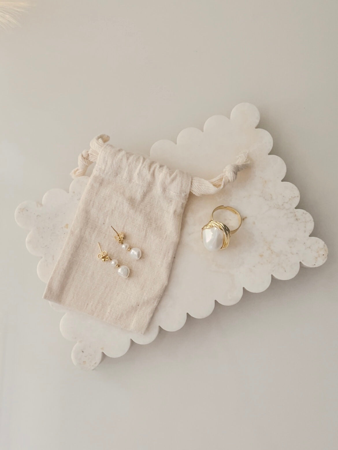 Ivory Onyx - Scallop Stone Tray